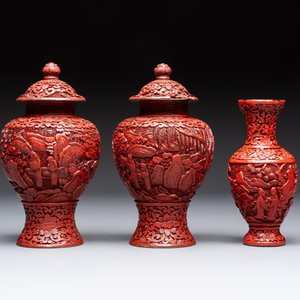 A Chinese cinnabar lacquer plaque, a vase, and a pair of covered vases, 19/20th C. — photo 6