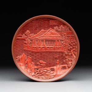 A Chinese cinnabar lacquer vase, a plate and a gilt-lacquered wooden container, 19/20th C. — photo 10
