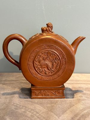 A Chinese circle-shaped Yixing stoneware 'kylin' teapot with relief design, Kangxi — photo 3