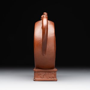 A Chinese circle-shaped Yixing stoneware 'kylin' teapot with relief design, Kangxi — photo 4