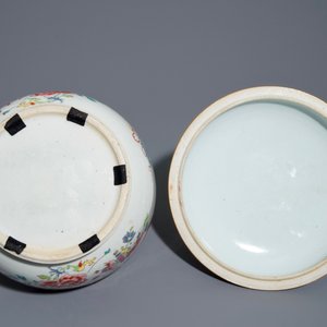A Chinese circular famille rose tureen and cover with floral design, Qianlong — photo 6