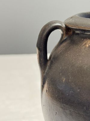 A Chinese brown-glazed handled jar, Jin — foto 16
