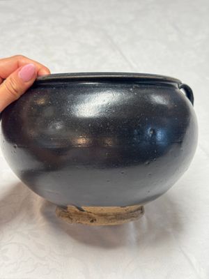 A Chinese brown-glazed handled jar, Jin — foto 4