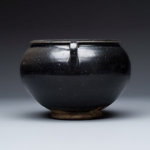 A Chinese brown-glazed handled jar, Jin — foto 3