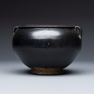 A Chinese brown-glazed handled jar, Jin — foto 4