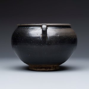 A Chinese brown-glazed handled jar, Jin — foto 5