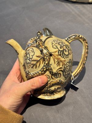 A Chinese Cizhou 'cadogan' ewer with dragons, Yuan/Ming — photo 1