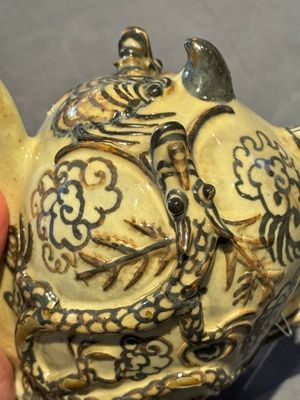 A Chinese Cizhou 'cadogan' ewer with dragons, Yuan/Ming — photo 13