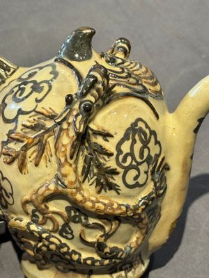 A Chinese Cizhou 'cadogan' ewer with dragons, Yuan/Ming — photo 8