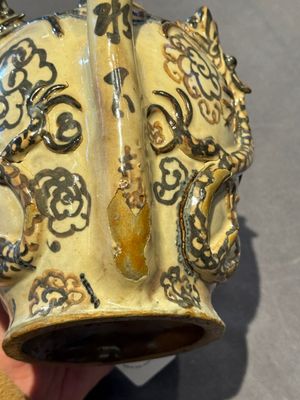 A Chinese Cizhou 'cadogan' ewer with dragons, Yuan/Ming — photo 10