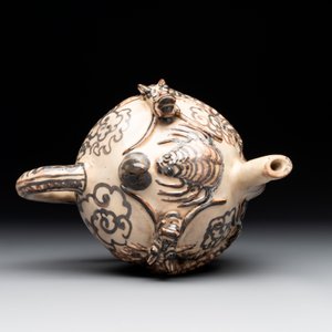 A Chinese Cizhou 'cadogan' ewer with dragons, Yuan/Ming — photo 6