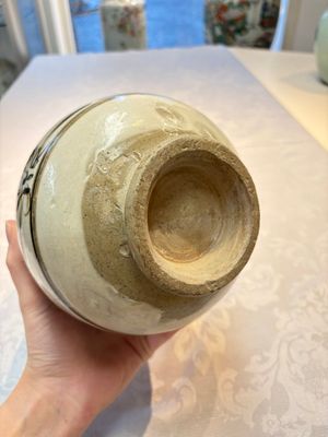 A Chinese Cizhou cream-glazed and dark-brown slip-painted vase with floral design, Republic — foto 9