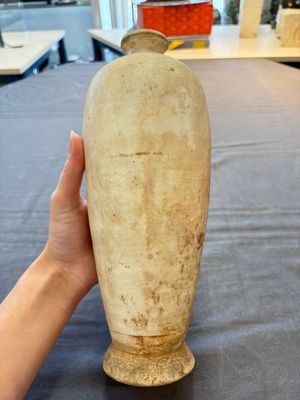 A Chinese Cizhou cream-glazed high-shouldered vase, Song/Jin — foto 2