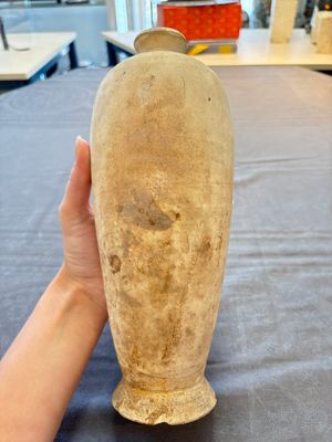A Chinese Cizhou cream-glazed high-shouldered vase, Song/Jin — foto 3
