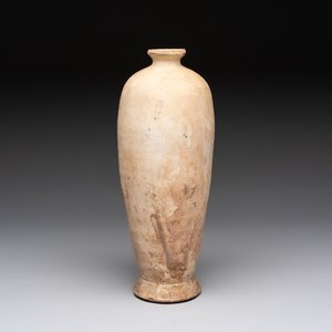 A Chinese Cizhou cream-glazed high-shouldered vase, Song/Jin — foto 1