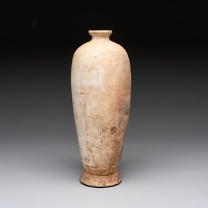 A Chinese Cizhou cream-glazed high-shouldered vase, Song/Jin — foto 3