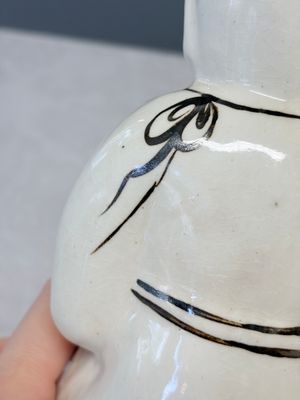 A Chinese Cizhou figure of a seated boy — 照片 12