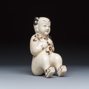 A Chinese Cizhou figure of a seated boy — 照片 1