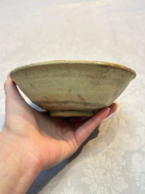 A Chinese Cizhou iron-red-decorated yellow-ground 'Poem' bowl with a wooden box, Jin — photo 3