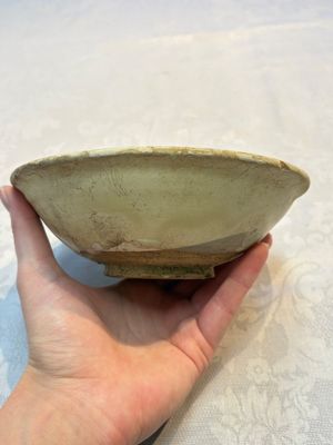 A Chinese Cizhou iron-red-decorated yellow-ground 'Poem' bowl with a wooden box, Jin — photo 4