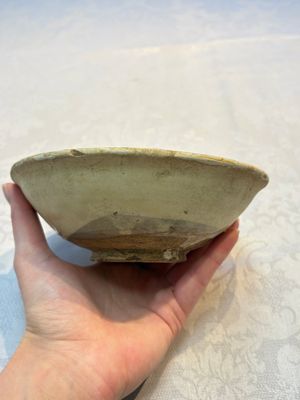 A Chinese Cizhou iron-red-decorated yellow-ground 'Poem' bowl with a wooden box, Jin — photo 5