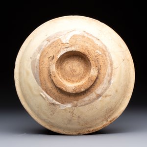 A Chinese Cizhou iron-red-decorated yellow-ground 'Poem' bowl with a wooden box, Jin — photo 4