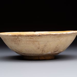 A Chinese Cizhou iron-red-decorated yellow-ground 'Poem' bowl with a wooden box, Jin — photo 5