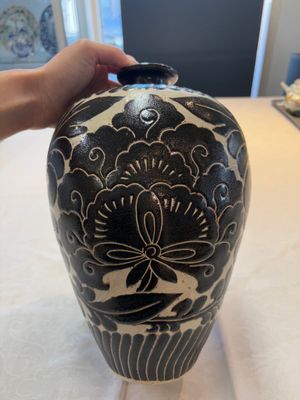 A Chinese cizhou 'meiping' vase with floral design, probably Song/Yuan — photo 2
