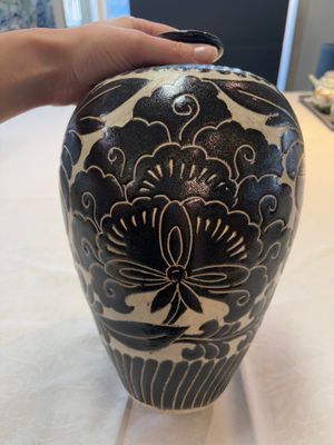 A Chinese cizhou 'meiping' vase with floral design, probably Song/Yuan — photo 4