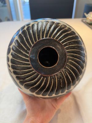 A Chinese cizhou 'meiping' vase with floral design, probably Song/Yuan — photo 5