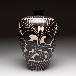 A Chinese cizhou 'meiping' vase with floral design, probably Song/Yuan — photo 3