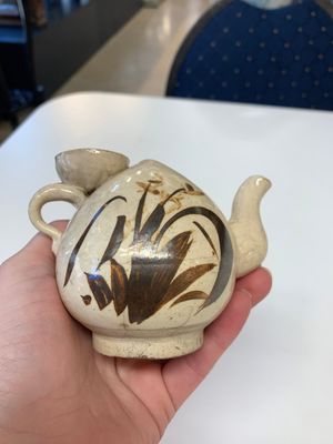 A Chinese Cizhou peach-shaped 'Lian Zhong San Yuan 連仲三元' ewer, Yuan/Ming — photo 3