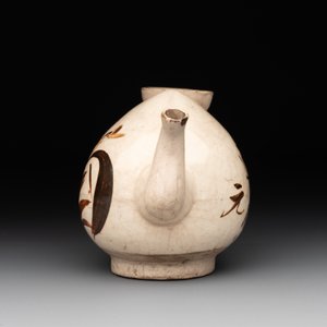 A Chinese Cizhou peach-shaped 'Lian Zhong San Yuan 連仲三元' ewer, Yuan/Ming — photo 3