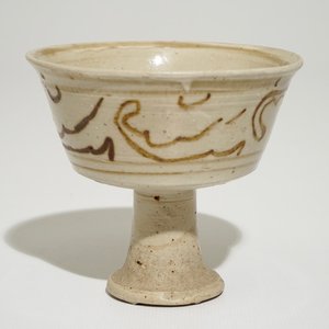 A Chinese Cizhou stem cup, Yuan — 照片 1