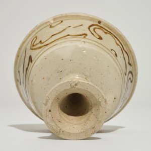 A Chinese Cizhou stem cup, Yuan — 照片 7