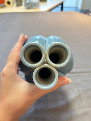 A Chinese claire-de-lune triple-neck vase and a green-glazed 'Meiping' vase, Qianlong mark, 19th C. — foto 7