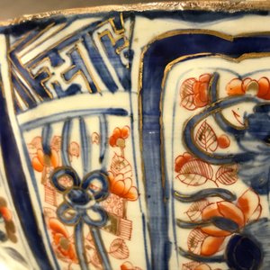 A Chinese clobbered blue and white kraak porcelain bowl with floral design, Wanli — photo 12