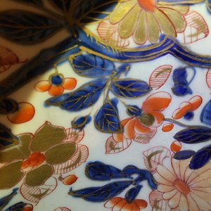 A Chinese clobbered blue and white kraak porcelain bowl with floral design, Wanli — photo 9