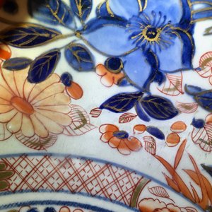 A Chinese clobbered blue and white kraak porcelain bowl with floral design, Wanli — photo 10