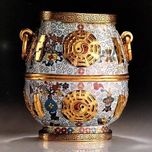 A Chinese cloisonné and gilt bronze hu vase, Jiaqing mark and poss. of the period, 19th C. — photo 7