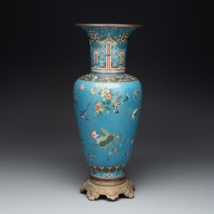 A Chinese cloisonné 'birds, butterflies and flowers' vase, 19th C. — 照片 1