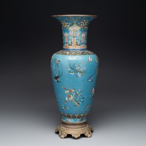A Chinese cloisonné 'birds, butterflies and flowers' vase, 19th C. — 照片 3