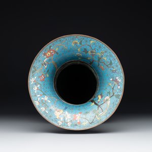 A Chinese cloisonné 'birds, butterflies and flowers' vase, 19th C. — 照片 4