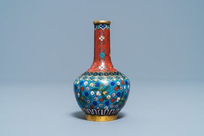 A Chinese cloisonné bottle vase, 18/19th C.
