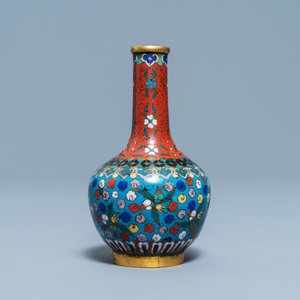 A Chinese cloisonné bottle vase, 18/19th C. — 照片 2