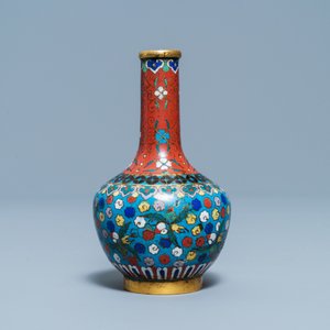 A Chinese cloisonné bottle vase, 18/19th C. — 照片 3