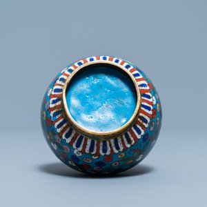 A Chinese cloisonné bottle vase, 18/19th C. — 照片 5