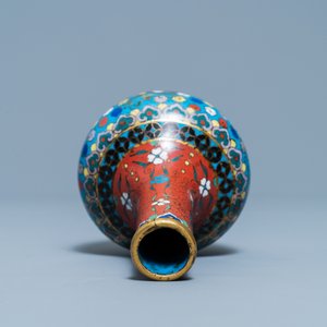 A Chinese cloisonné bottle vase, 18/19th C. — 照片 6
