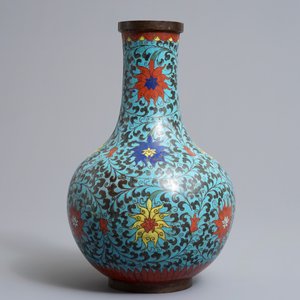 A Chinese cloisonné bottle vase with lotus scrolls, Da Ming Nian Zhi mark, Ming/Qing — 照片 4