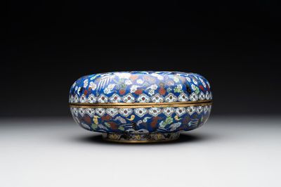 A Chinese cloisonné 'cranes' box and cover, 19th C.